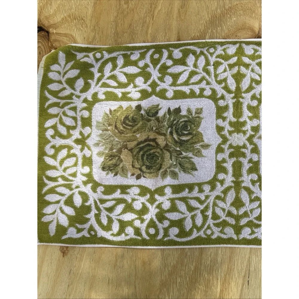 Vtg 70s Avocado Green Floral Damask Bath Towel 21x42 Cotton Terry MCM Retro